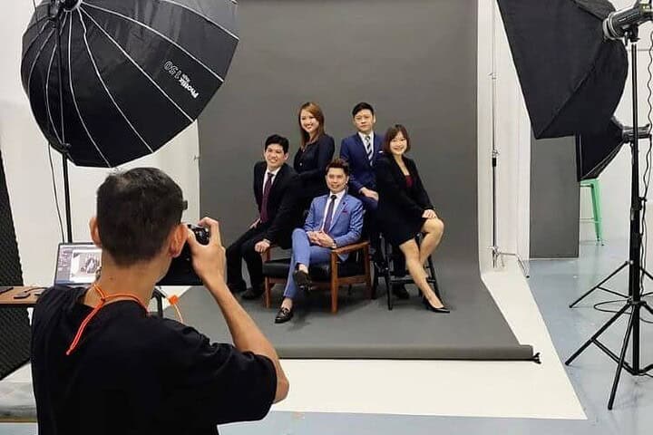 Best Photo Studio for a Multi-Generation Family Photoshoot